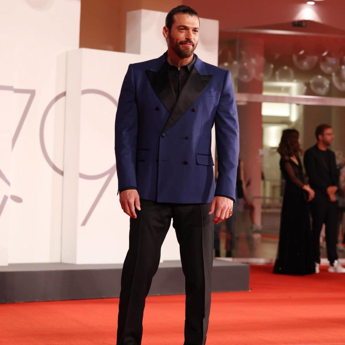 Can Yaman Venedik'te ödül aldı