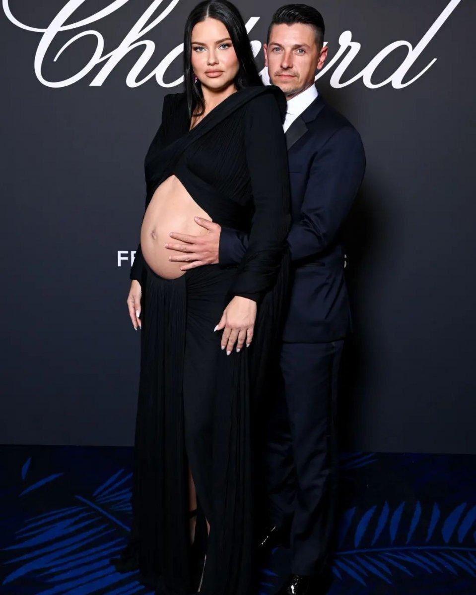 Adriana Lima üçüncü kez anne oldu