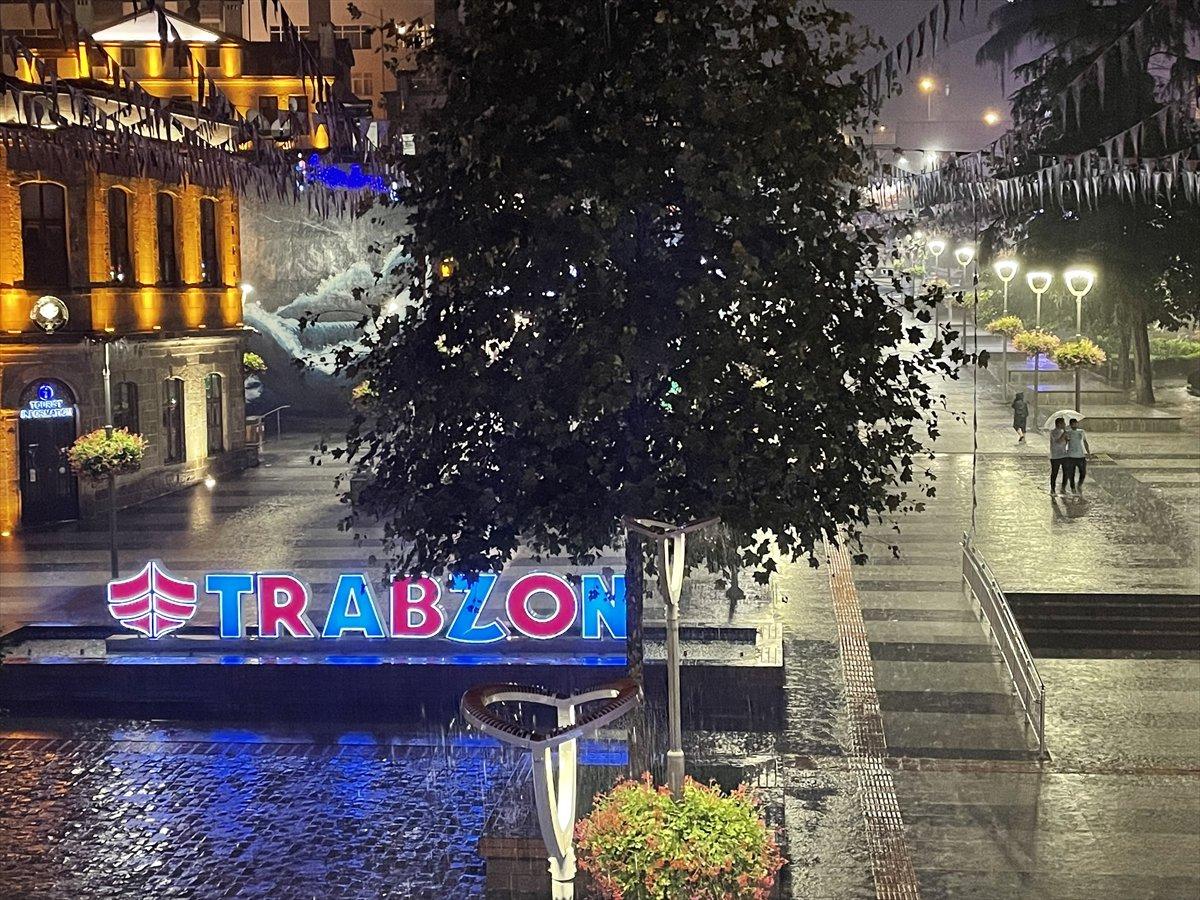Trabzon'da sağanak yağış