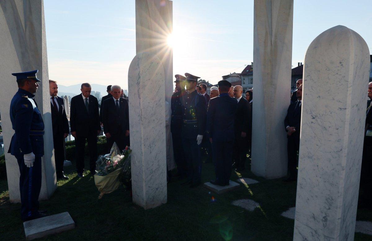 Cumhurbaşkanı Erdoğan'dan, Aliya İzzetbegoviç'in mezarına ziyaret