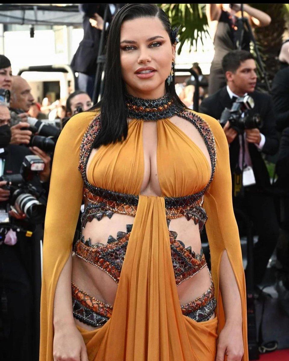 Adriana Lima üçüncü kez anne oldu