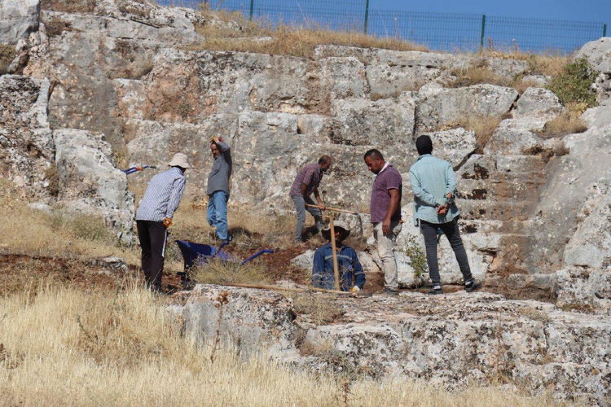 Perre Antik Kenti'ndeki kazılarda 1800 yıllık insan iskeletleri bulundu