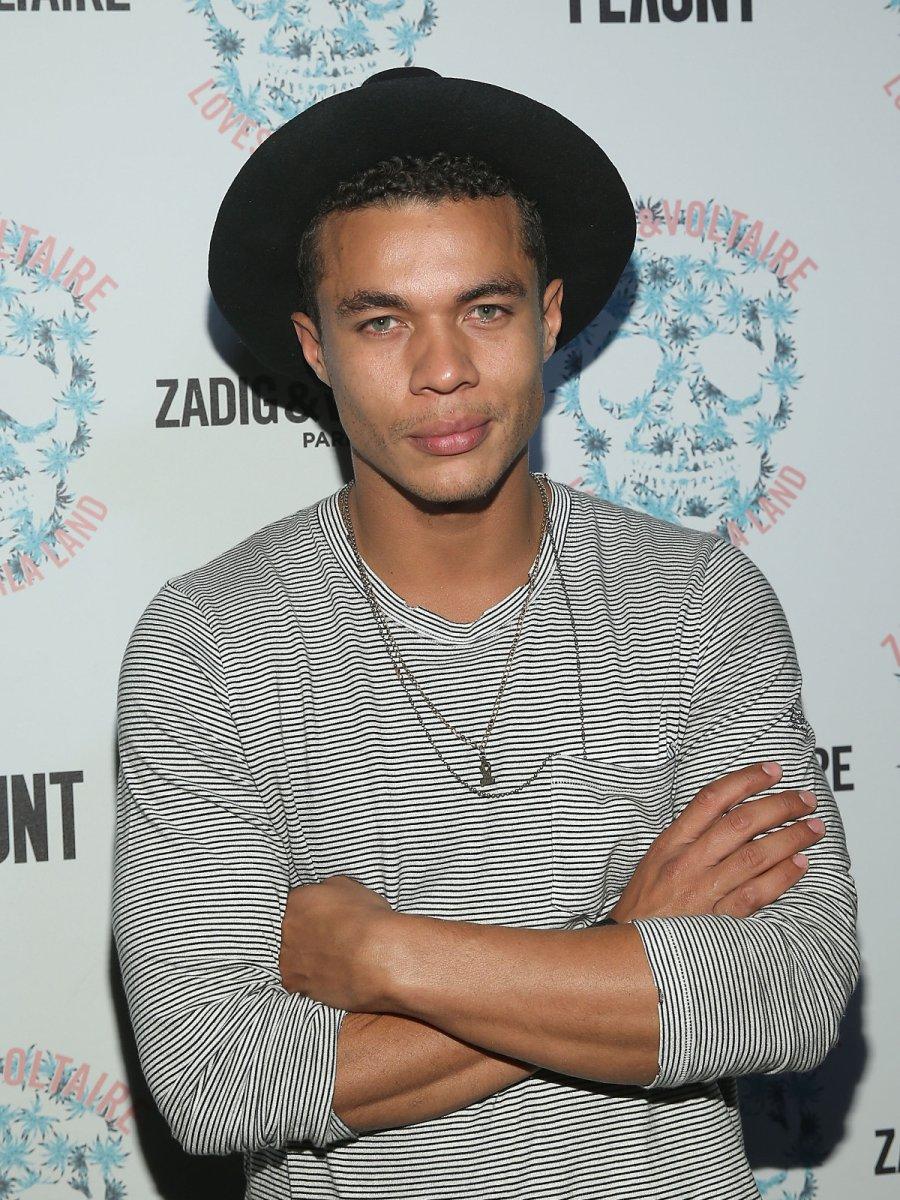 Yüzüklerin Efendisi dizisinin siyahi elfi: Irkçı mesajlar aldım