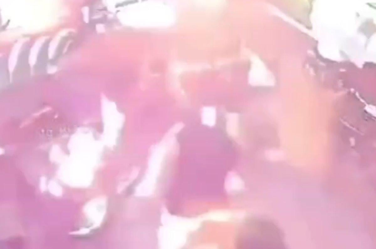 Pakistan'da berberin fön makinesi ateş püskürdü