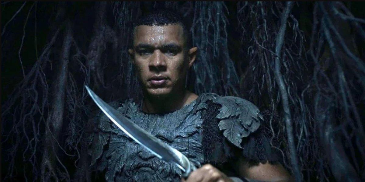 Yüzüklerin Efendisi dizisinin siyahi elfi: Irkçı mesajlar aldım