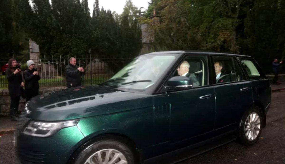 Kraliyet Ailesi üyeleri, Kraliçe Elizabeth'in yanına gitti