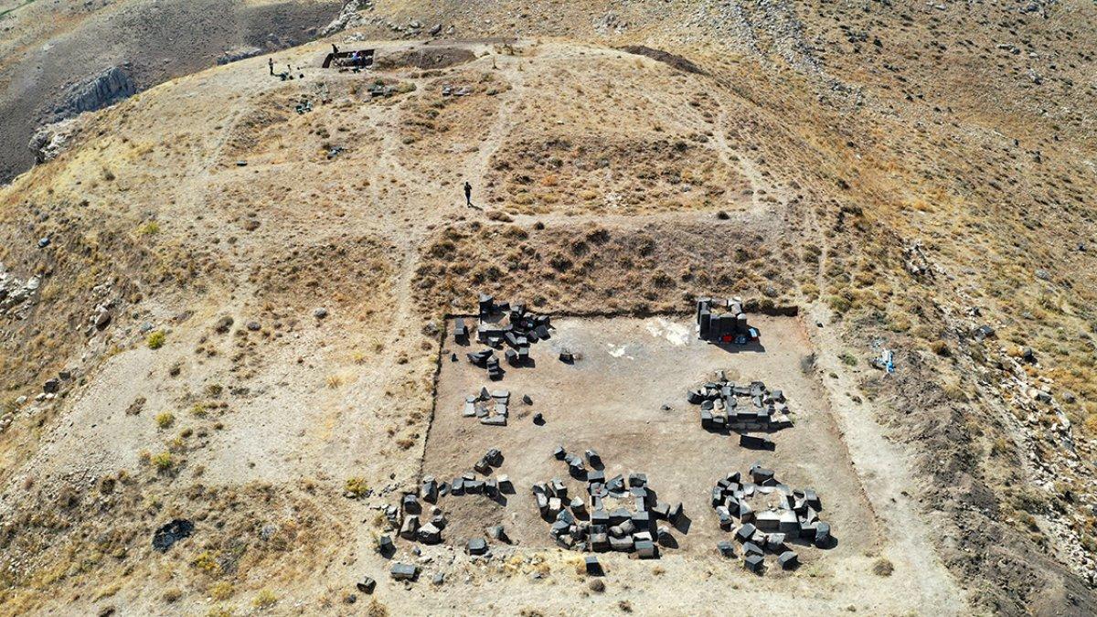 Kef Kalesi'nde 2 bin 700 yıllık mutfak ve hizmet odaları tespit edildi