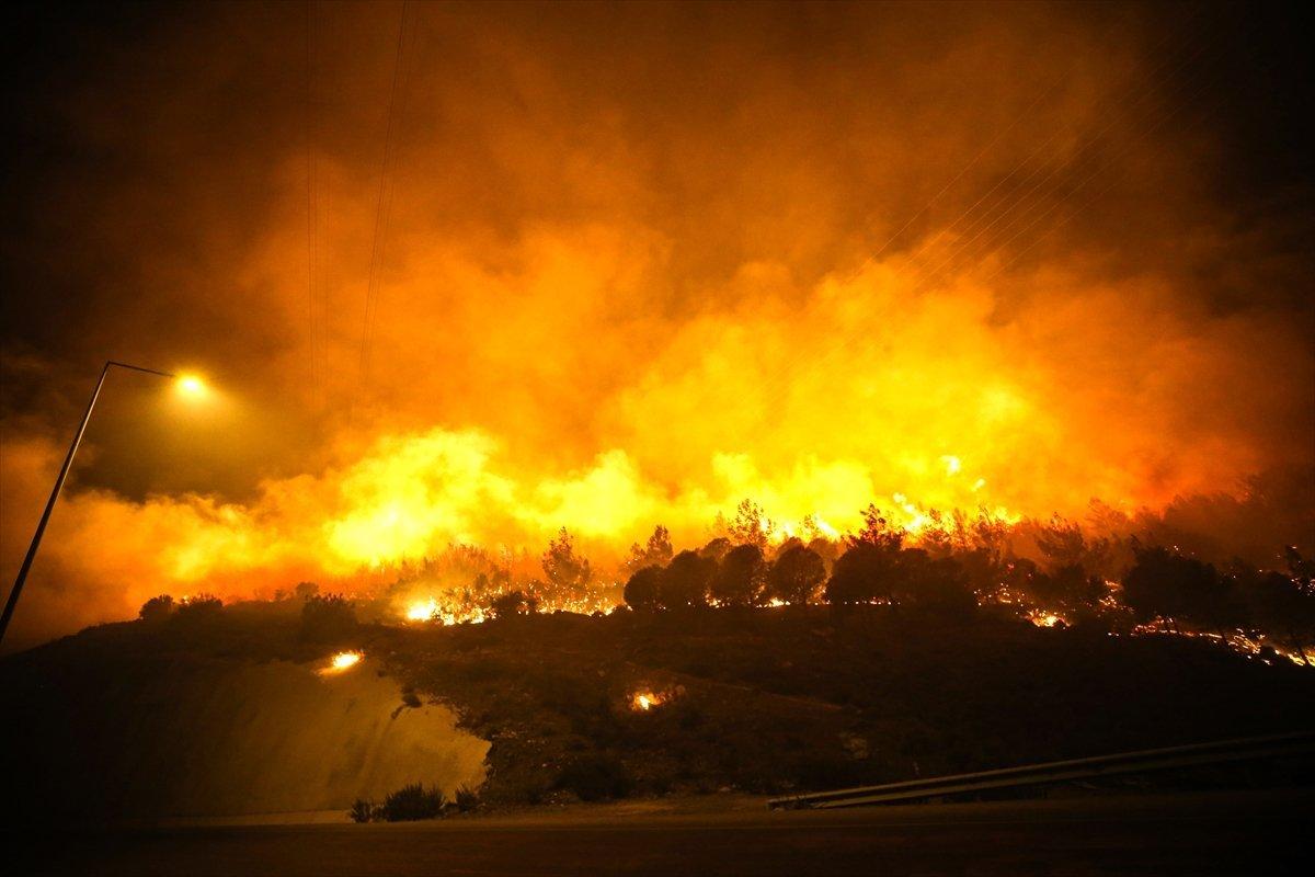 Mersin’de yanan ormanlar havadan görüntülendi