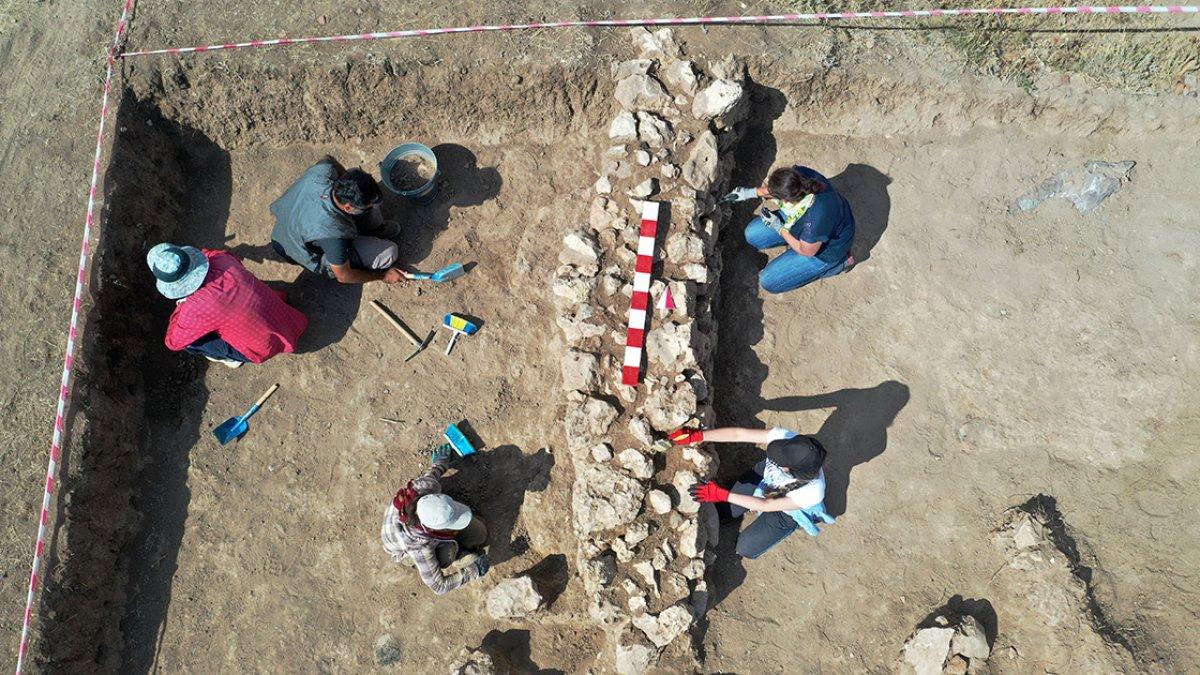 Kef Kalesi'nde 2 bin 700 yıllık mutfak ve hizmet odaları tespit edildi