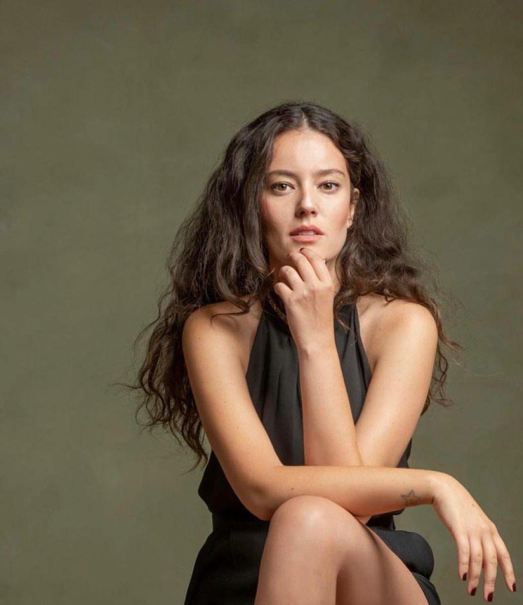 Oyuncu Pelin Akil'e mesajla hakaret eden şahsa bin 120 TL ceza verildi