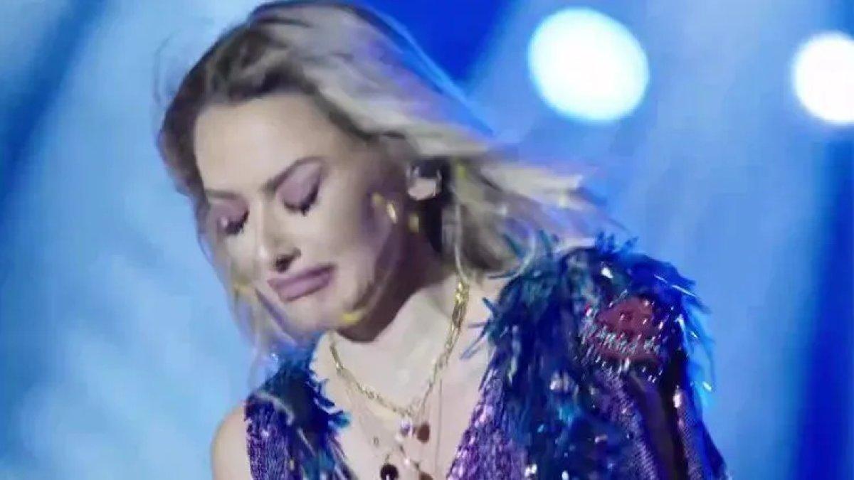Yıldız Tilbe'den Hadise paylaşımı