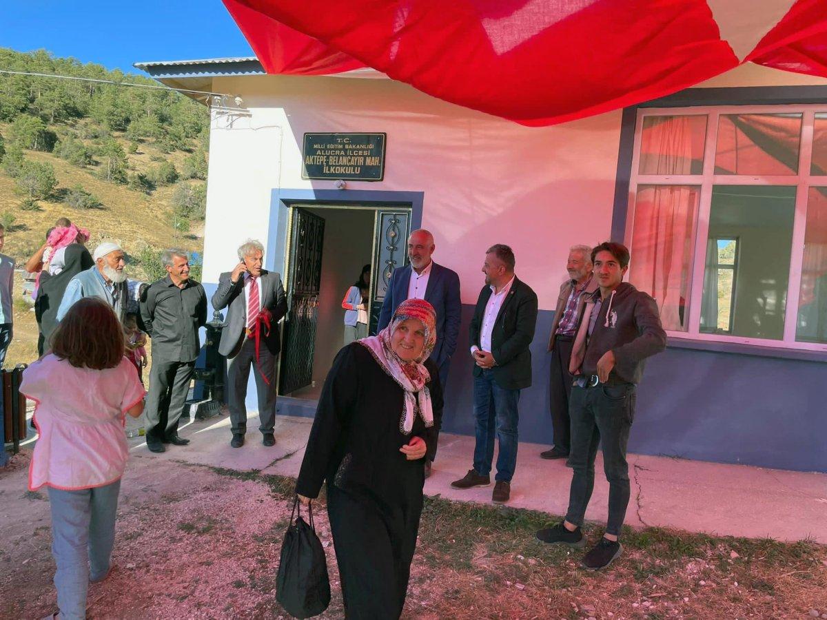 Demet Akalın’dan eğitime destek