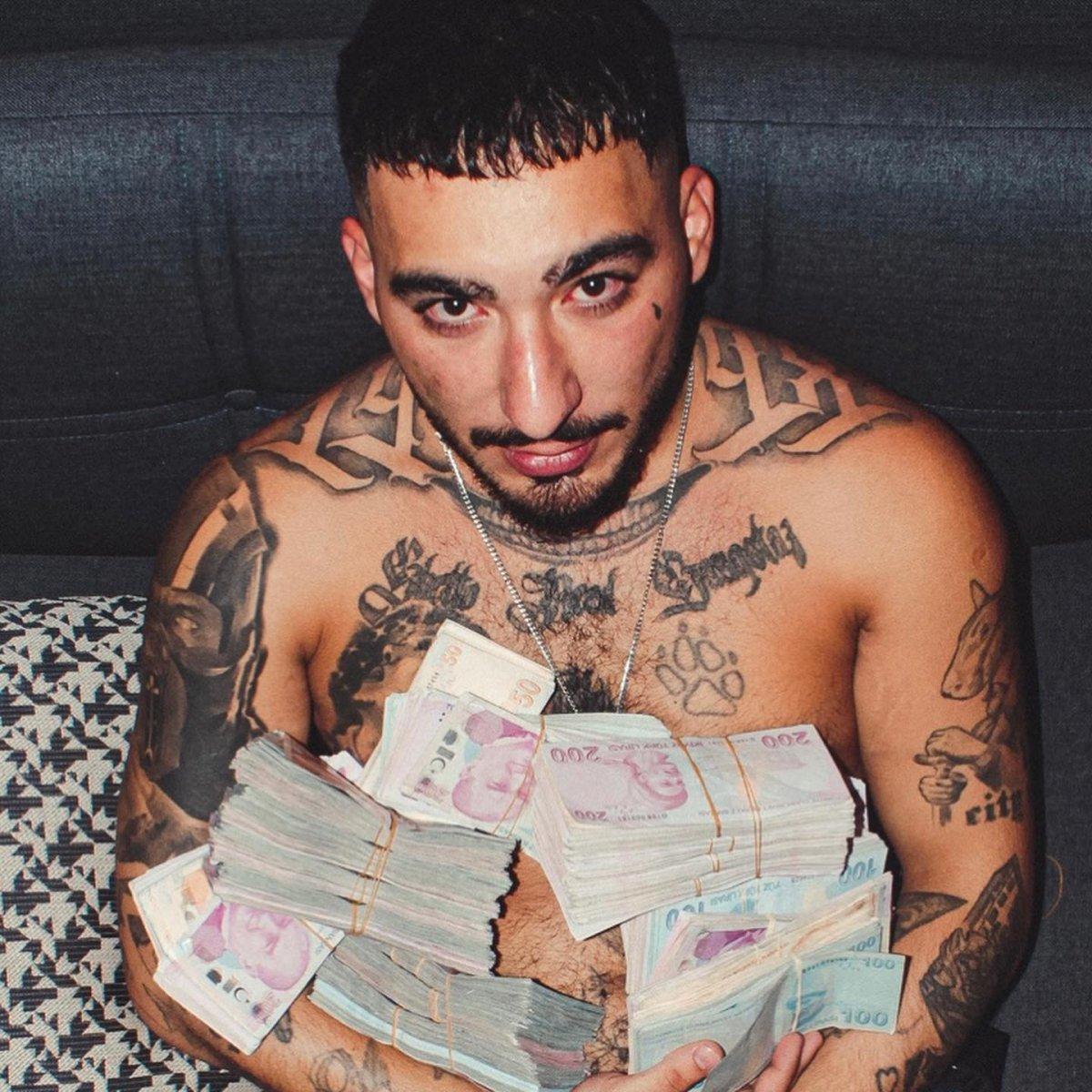 Aleyna Tilki, Uzi'yi yalnız bırakmadı