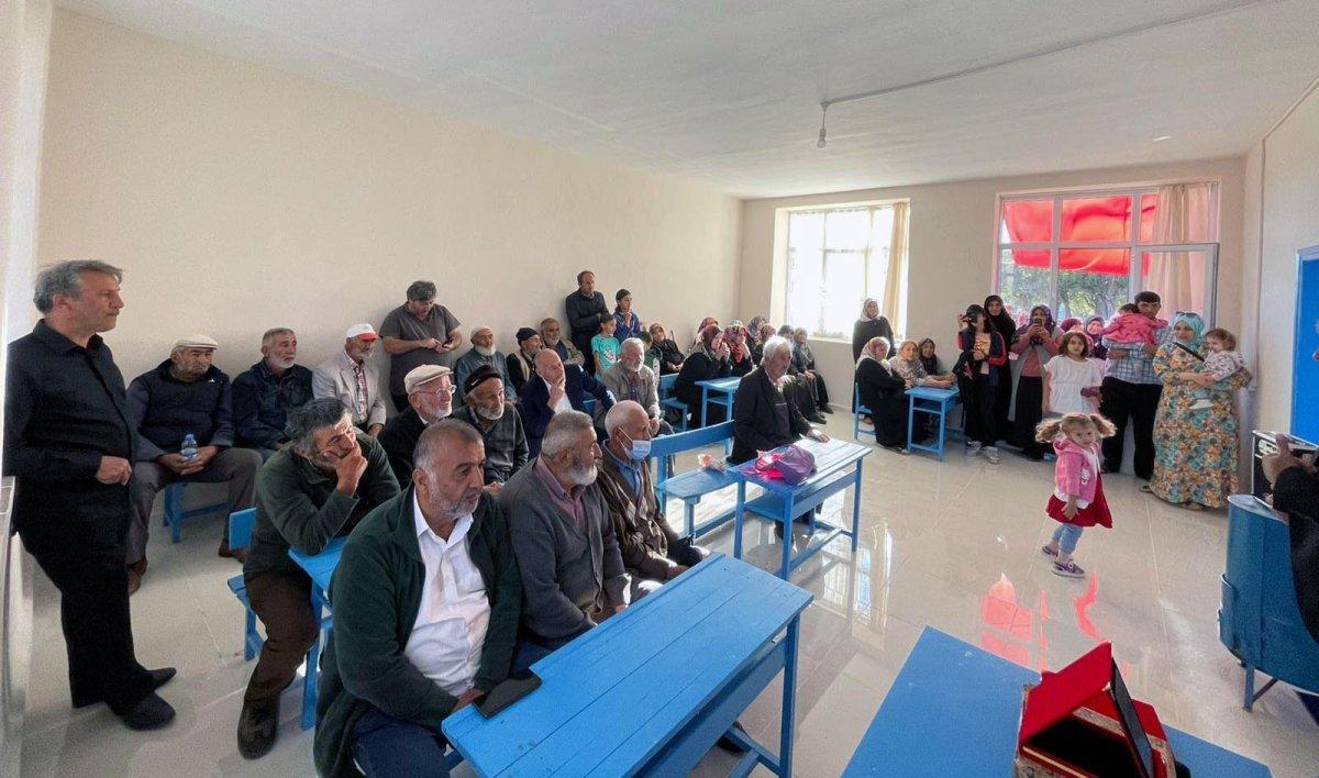 Demet Akalın’dan eğitime destek