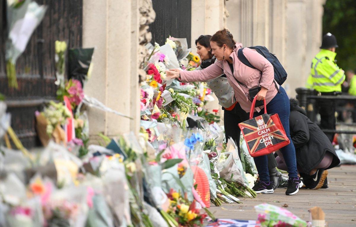 Kraliçe Elizabeth'in ölümü, İngilizleri gözyaşlarına boğdu