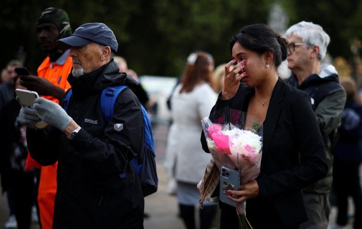 Kraliçe Elizabeth'in ölümü, İngilizleri gözyaşlarına boğdu