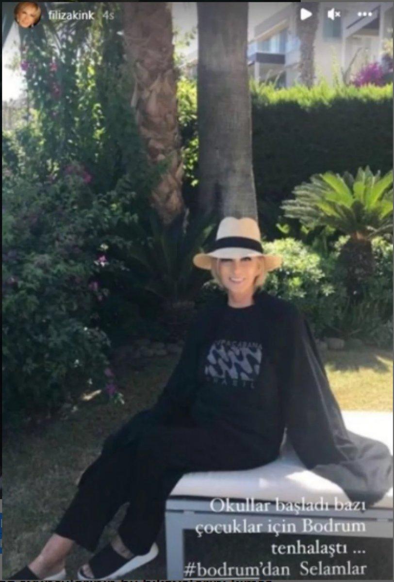 Filiz Akın’dan şezlong pozu