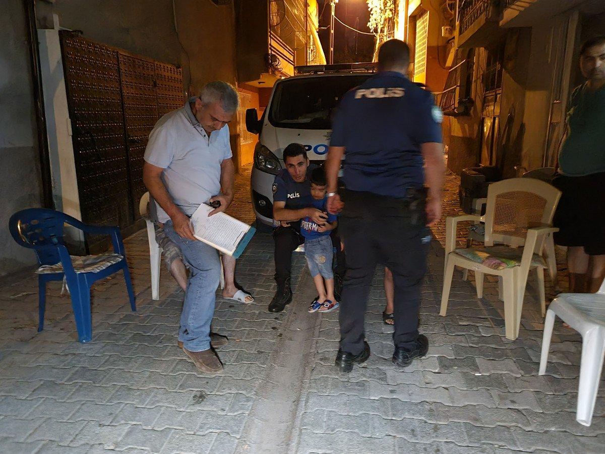 Adana’da evde yalnız bırakılan çocukları, gece vakti polis buldu