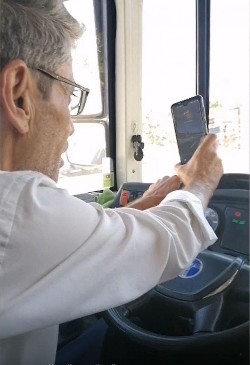 İETT şoförü, seyir halindeyken görüntülü konuşma yaptı