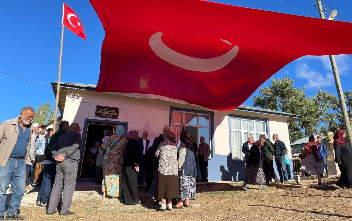 Demet Akalın’dan eğitime destek