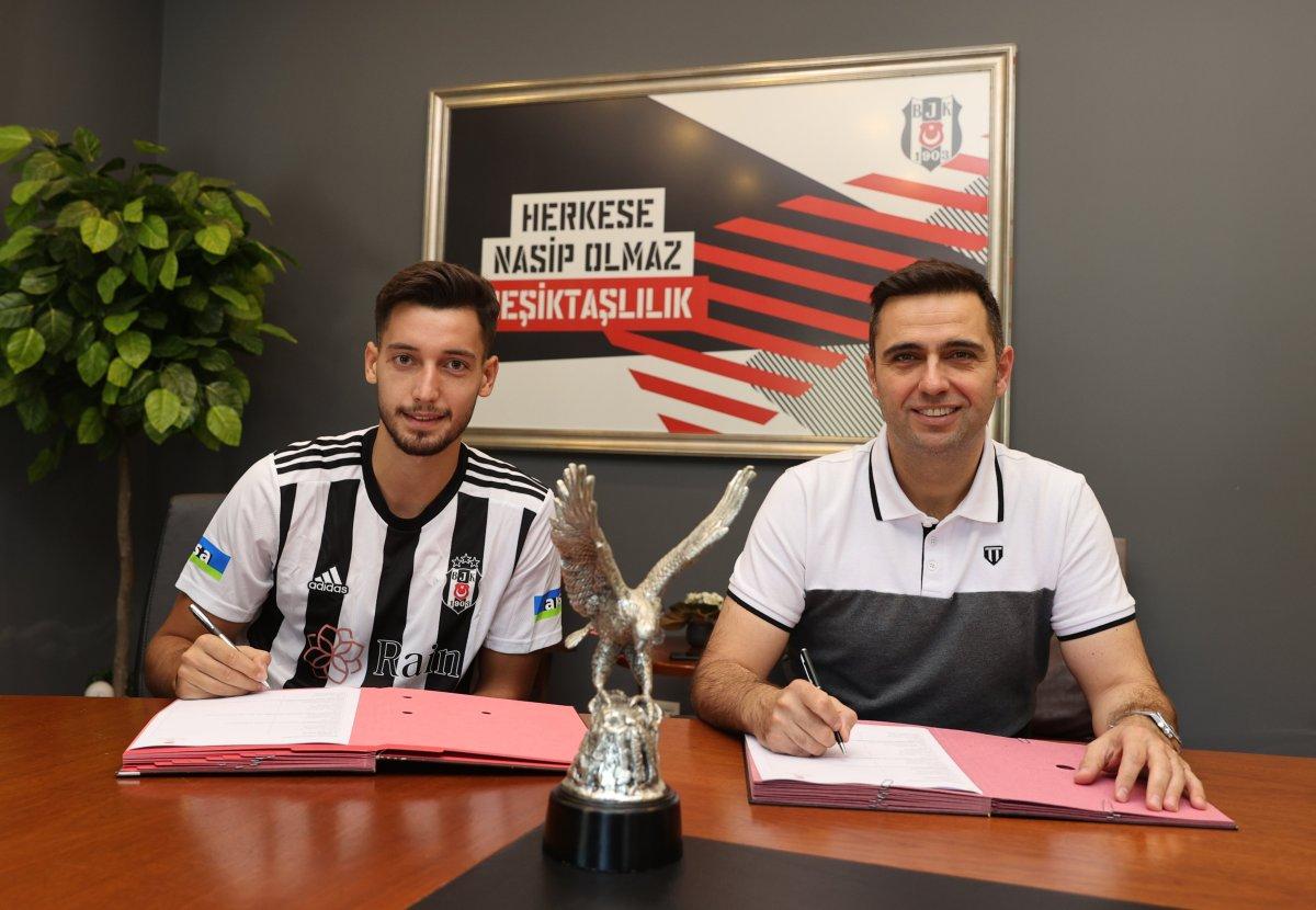 Beşiktaş'ta Tayyip Talha Sanuç formayı giydi