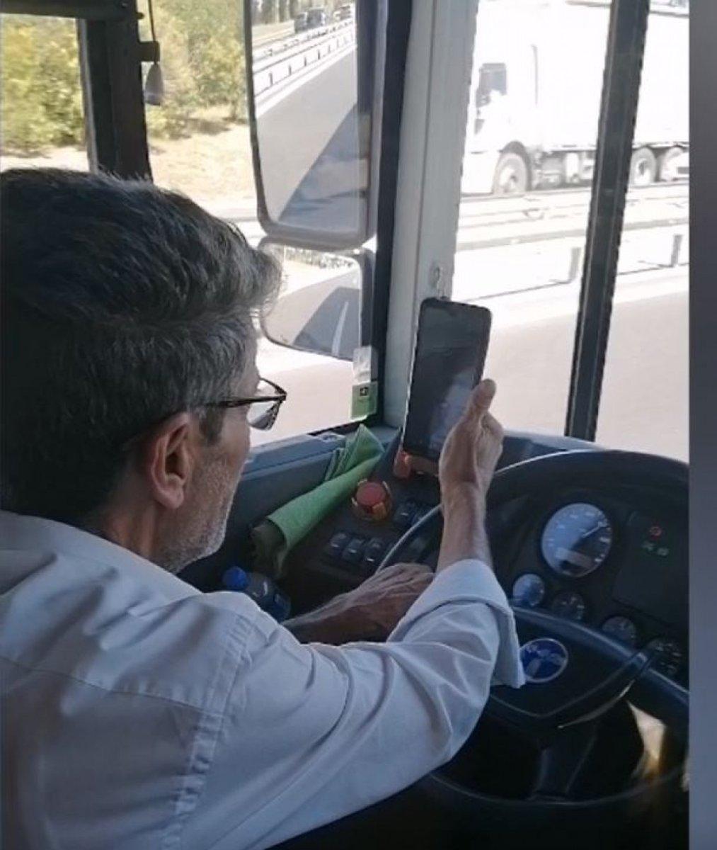 İETT şoförü, seyir halindeyken görüntülü konuşma yaptı