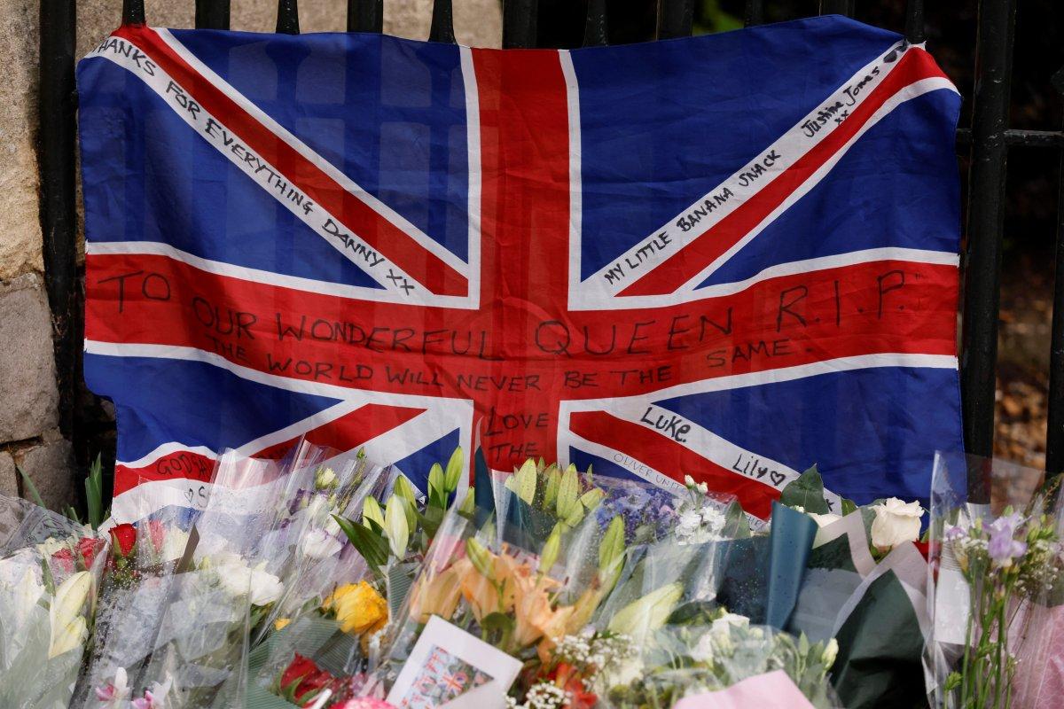 Kraliçe Elizabeth'in ölümü, İngilizleri gözyaşlarına boğdu