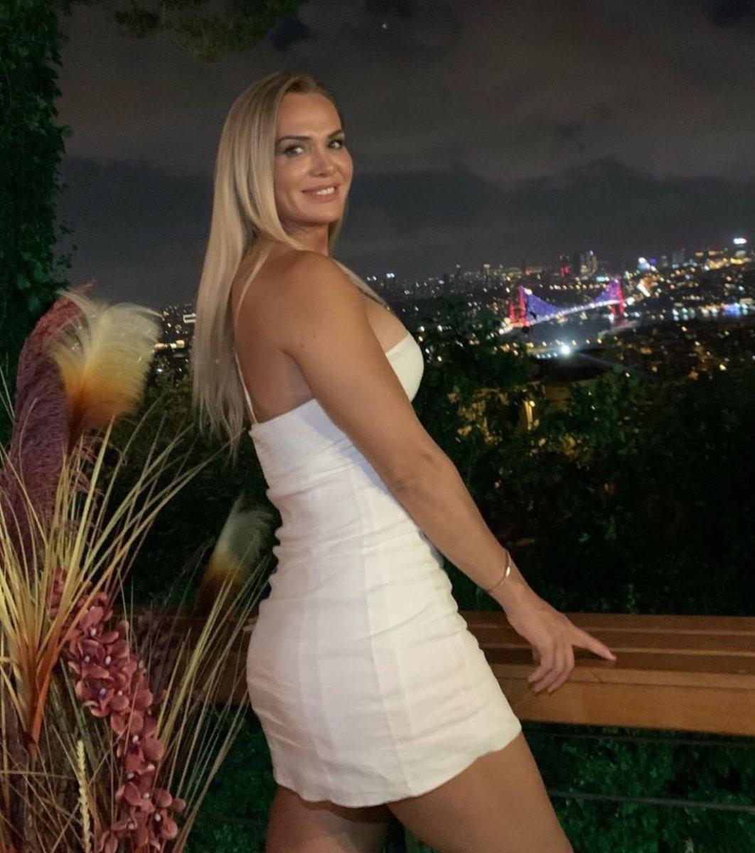 Survivor Nagihan'dan dekolteli poz