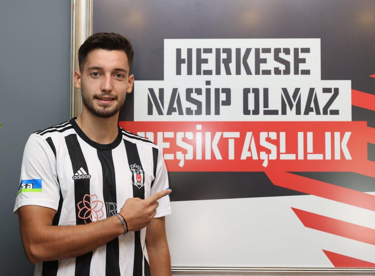 Beşiktaş'ta Tayyip Talha Sanuç formayı giydi