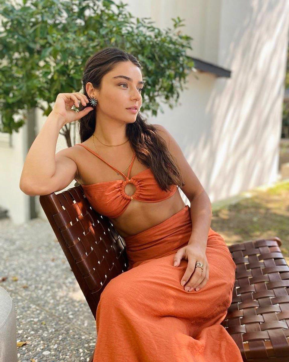 Ayça Ayşin Turan ile Melis Sezen pişti oldu