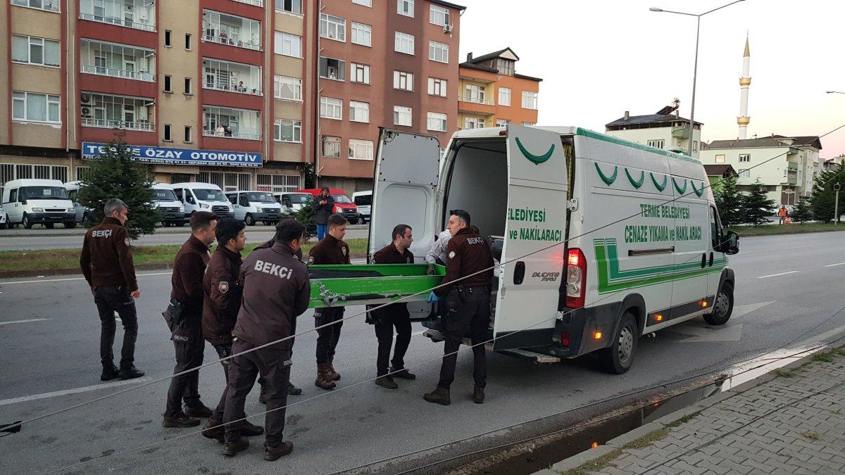 Samsun'da kamyonet elektrik direğine çarptı: 1 ölü, 1 yaralı
