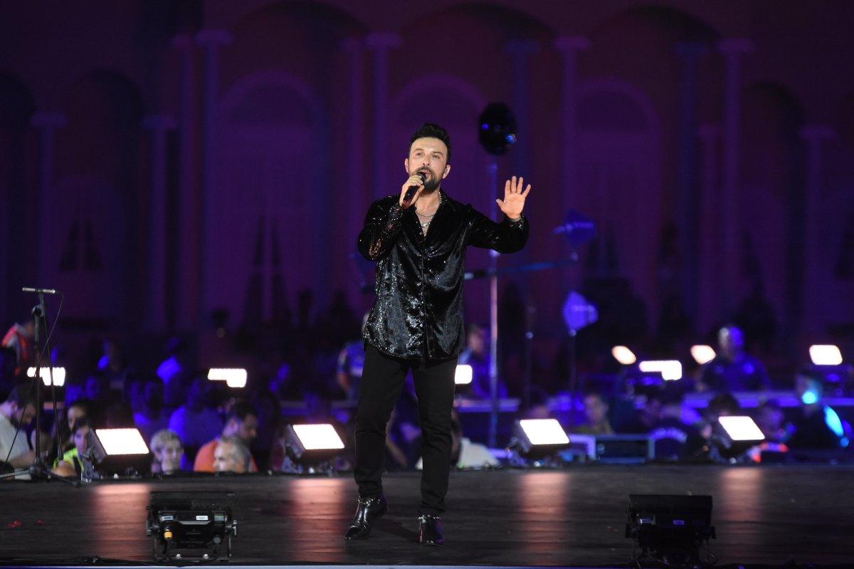 Tarkan, İzmir'in kurtuluşunun 100'üncü yılında konser verdi