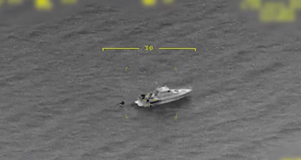 Yunan botu, Bodrum açıklarında göçmenleri itti