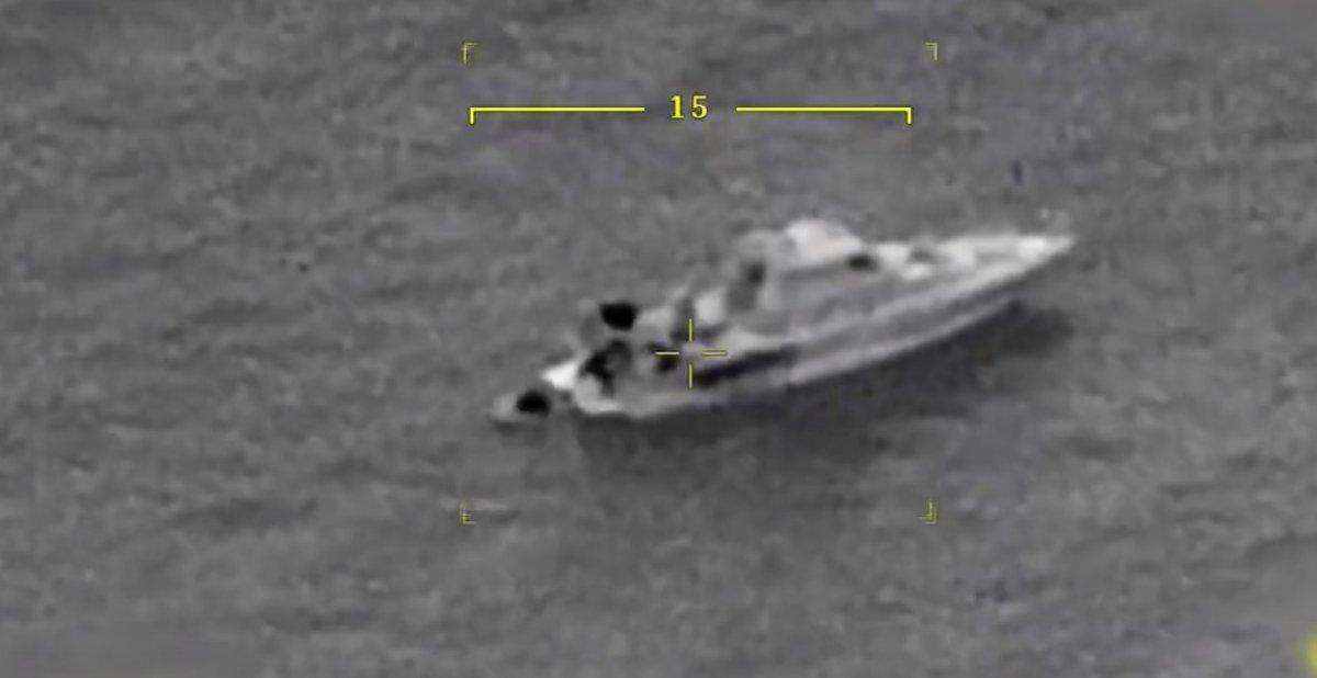 Yunan botu, Bodrum açıklarında göçmenleri itti