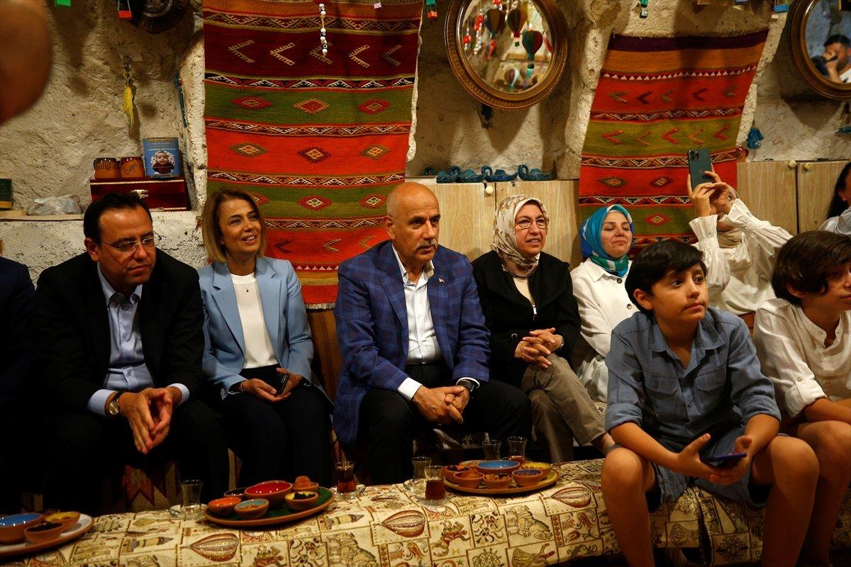 Vahit Kirişci'nin bir atölyede çanak yapımını deneyimlediği anlar