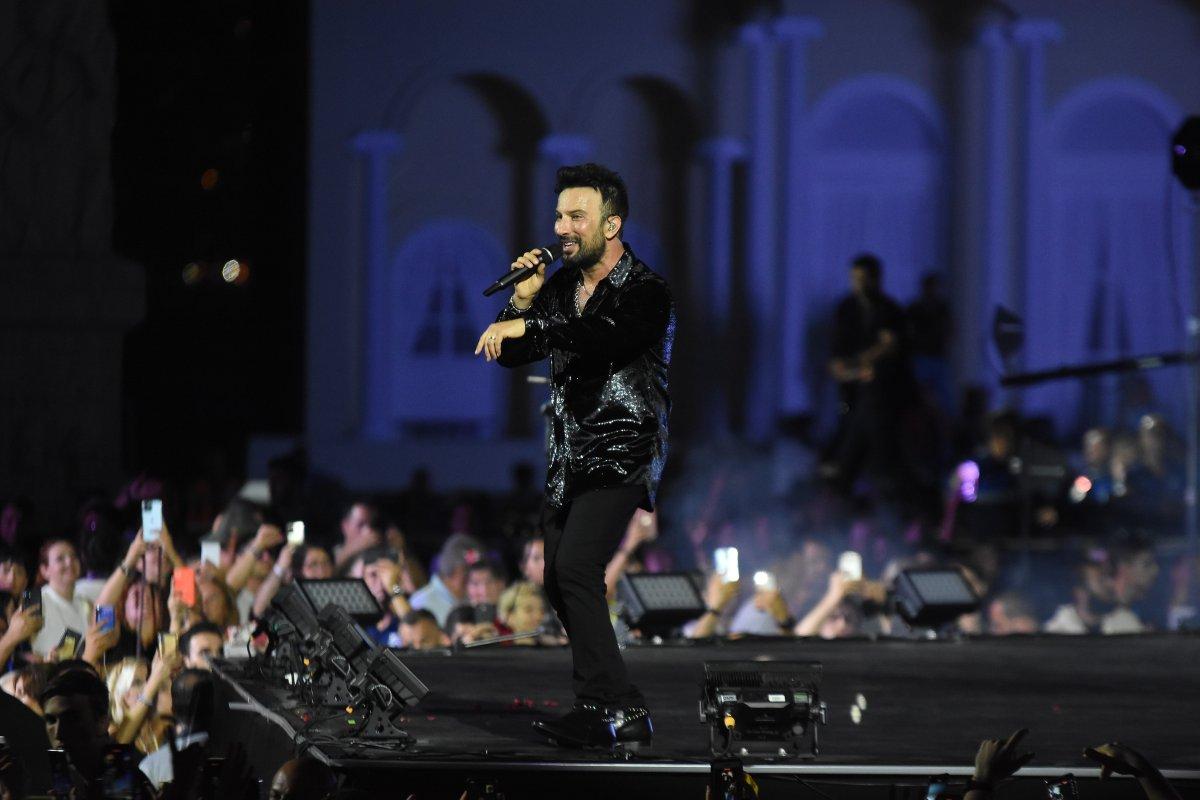 Tarkan, İzmir'in kurtuluşunun 100'üncü yılında konser verdi