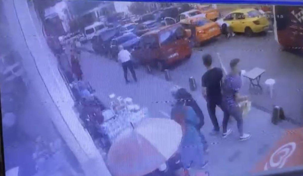 Taksim’de alacak verecek kavgası kamerada