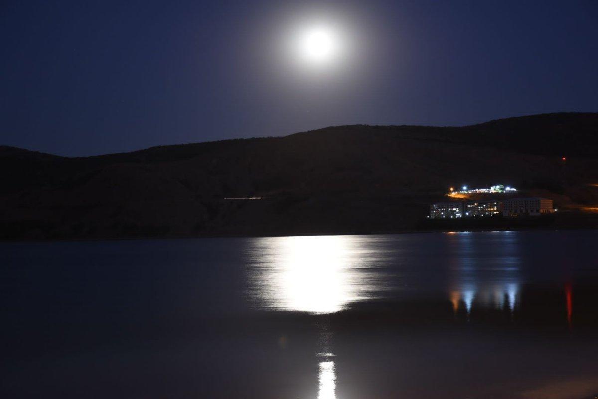 Bitlis'te dolunay eşliğinde doğum günü