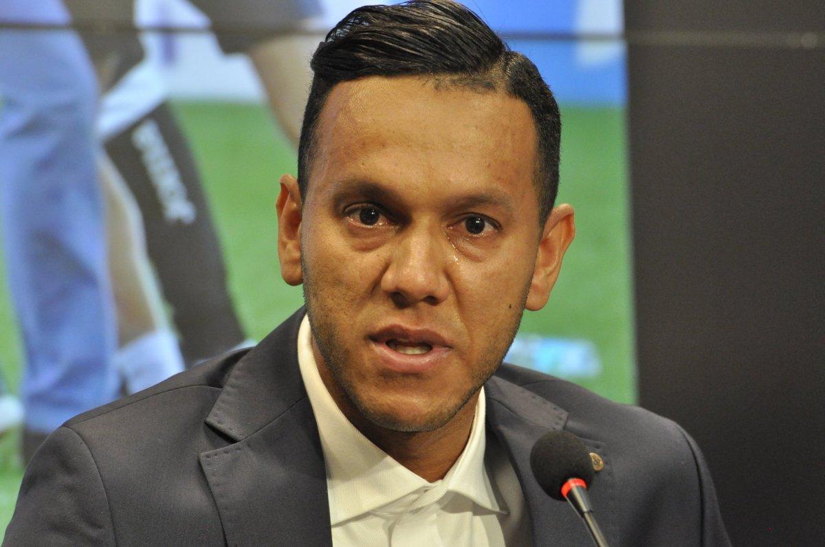 Josef de Souza gözyaşlarına hakim olamadı