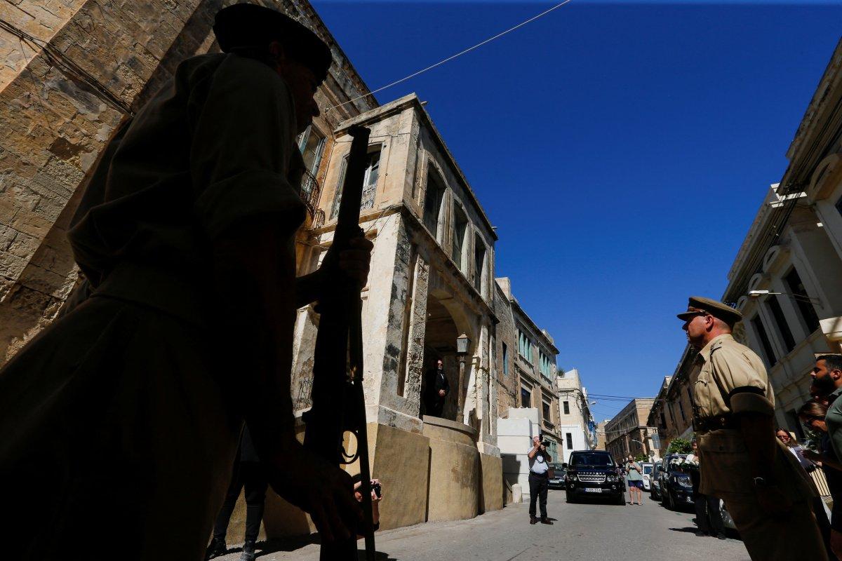 Kraliçe Elizabeth'in cenazesi, Balmoral Kalesi'nden yola çıktı