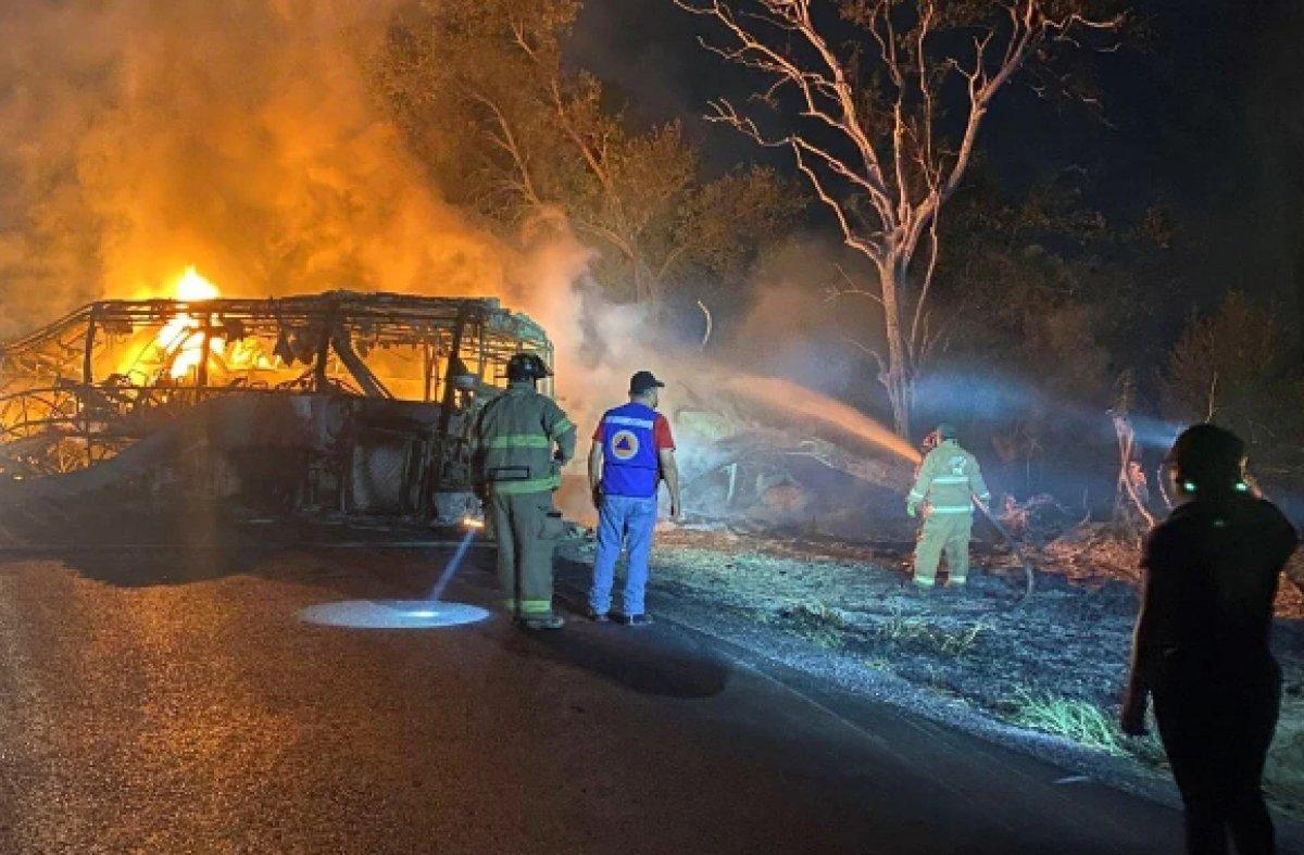 Meksika'da kaza yapan tanker alev aldı: 18 ölü