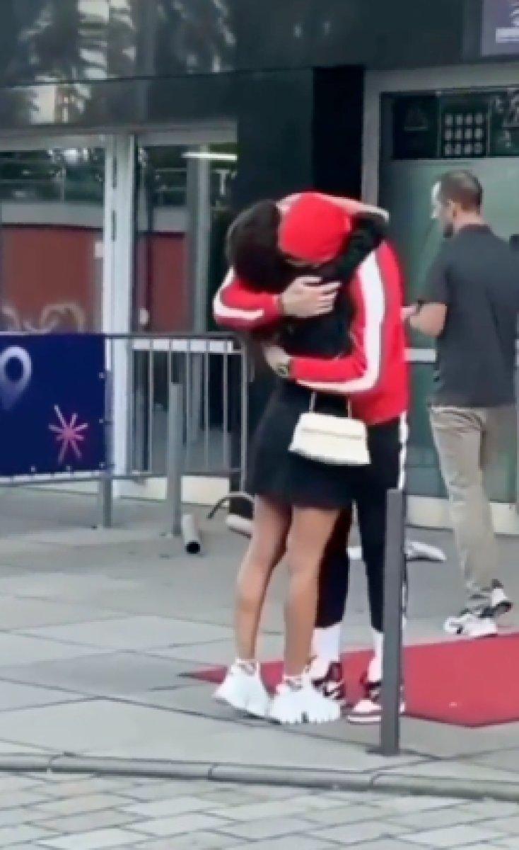 Ebru Şahin, maç sonrası eşi Cedi Osman'ı teselli etti