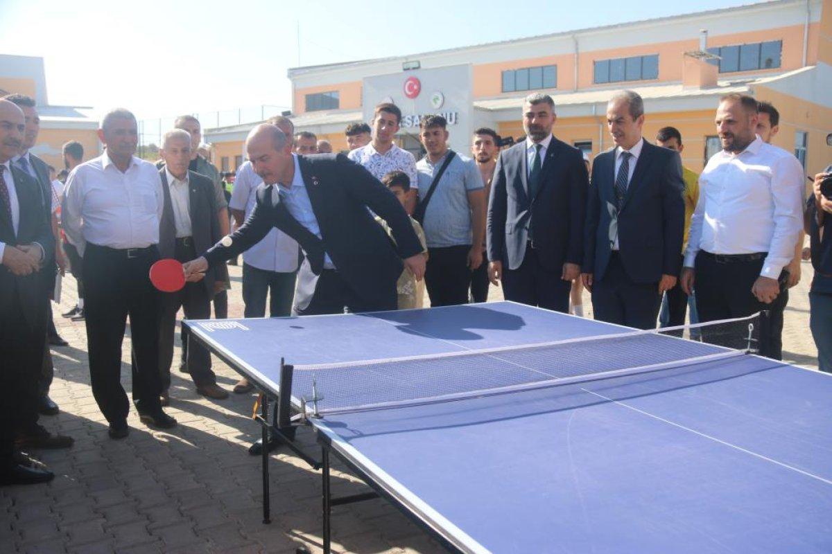 Süleyman Soylu, Mardin’de çocuklarla bir araya gelerek top sektirdi