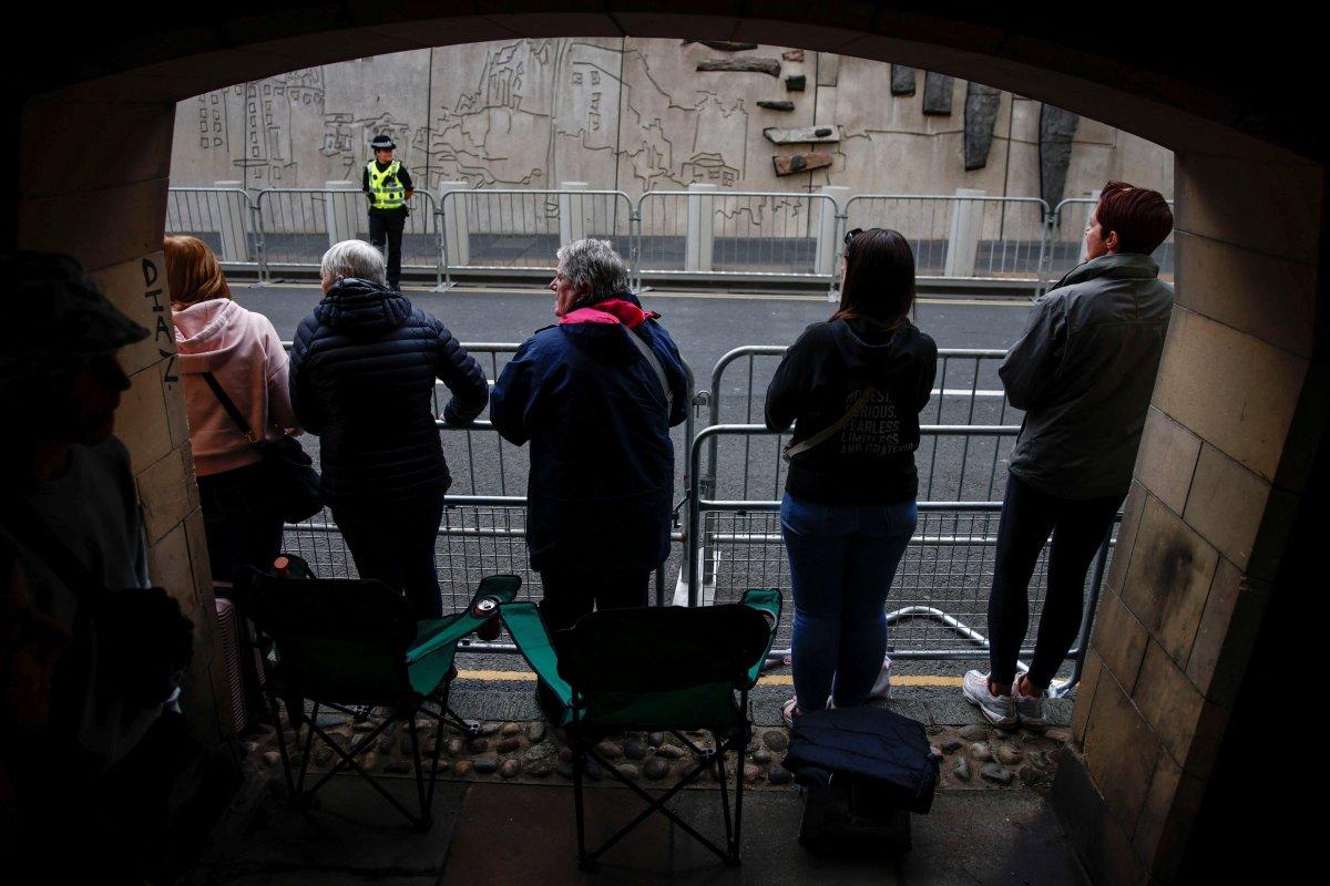 Kraliçe Elizabeth'in cenazesi, Balmoral Kalesi'nden yola çıktı