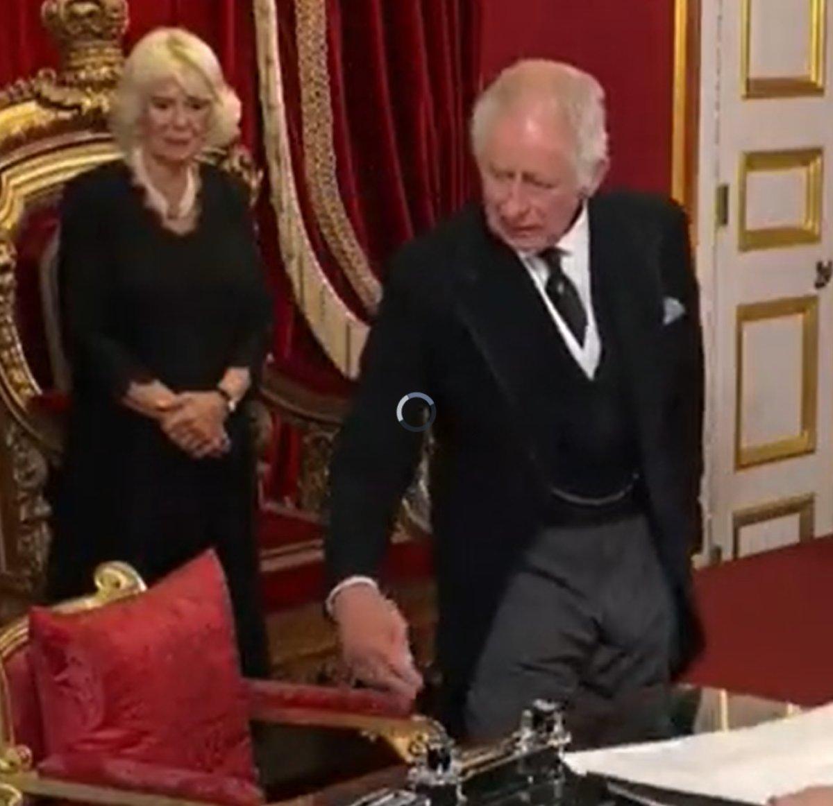 3. Charles'ın görevliye eliyle yaptığı hareket gündem oldu