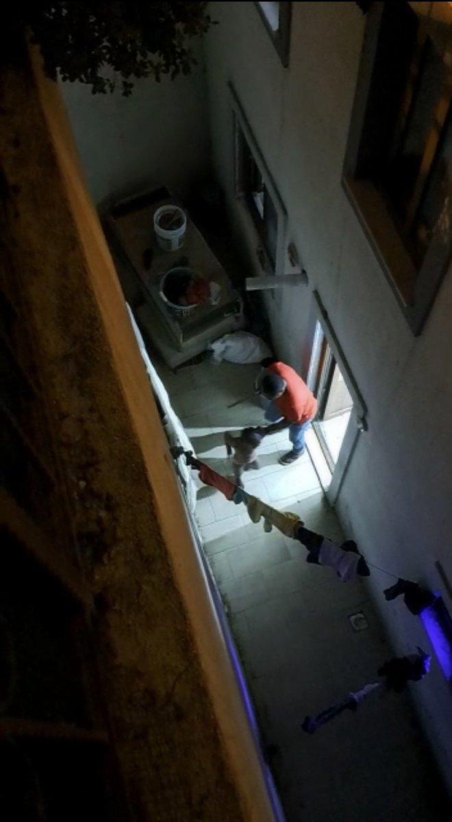 İstanbul'da yabancı uyruklu baba çocuklarını sopayla dövdü