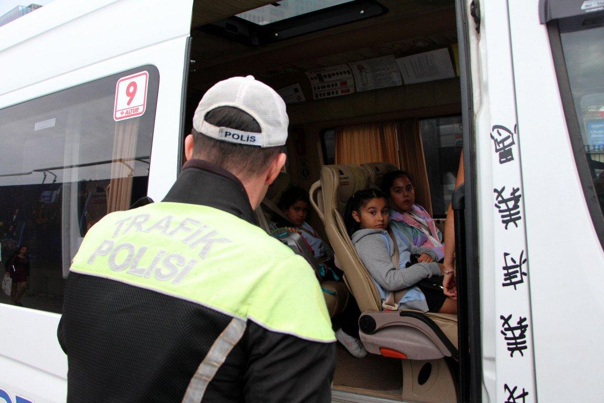 Üsküdar'da okul servisleri ilk günden denetlendi