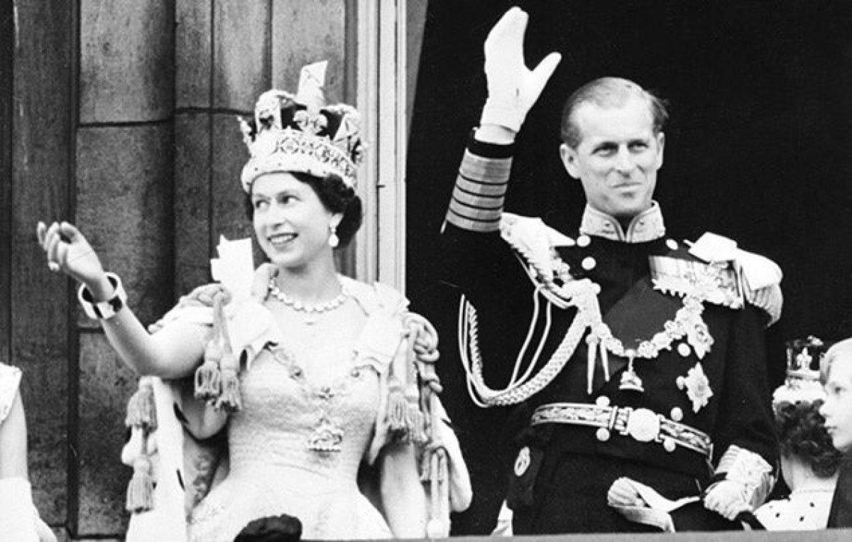 Vakanüvis, İngiltere Kraliçesi II. Elizabeth’in bilinmeyenlerini yazdı