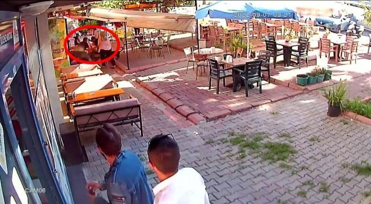 Sakarya'da vahşi kocanın eşini bıçakladığı anlar