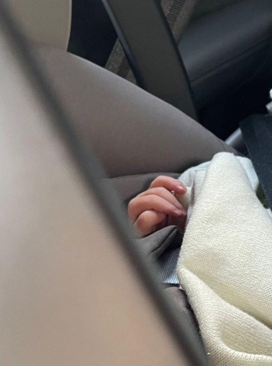 Gupse Özay ve Barış Arduç çifti, kızlarının ismini açıkladı